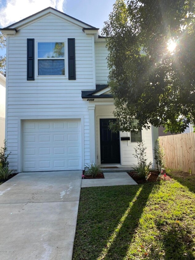 Foto principal - 2308 Wooddale St