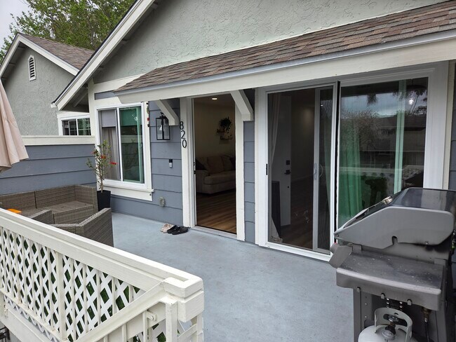 Foto del edificio - 820 Stillwater Cove Way