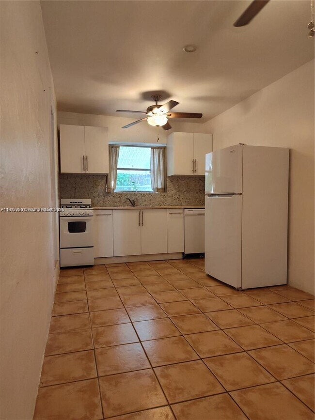 Building Photo - 11342 Peachtree Dr