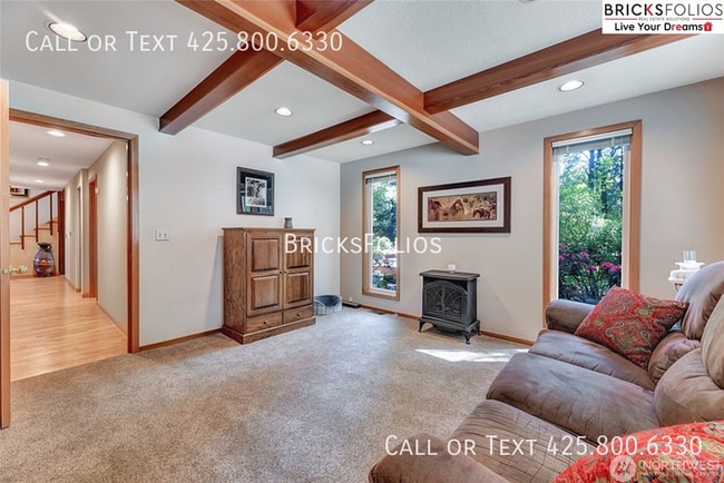 Building Photo - Remarkable Redmond Home - Walk to Microsoft and Parks!