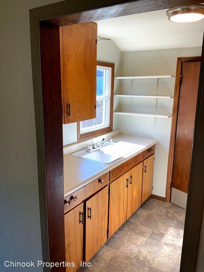 Foto del edificio - 1 br, 1 bath House - 1570 W 8th Ave
