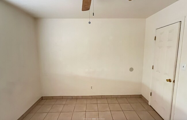 Foto del edificio - 917 Branson Ave