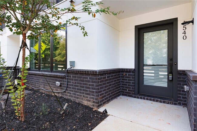 Foto del edificio - 1540 Millwood Pl