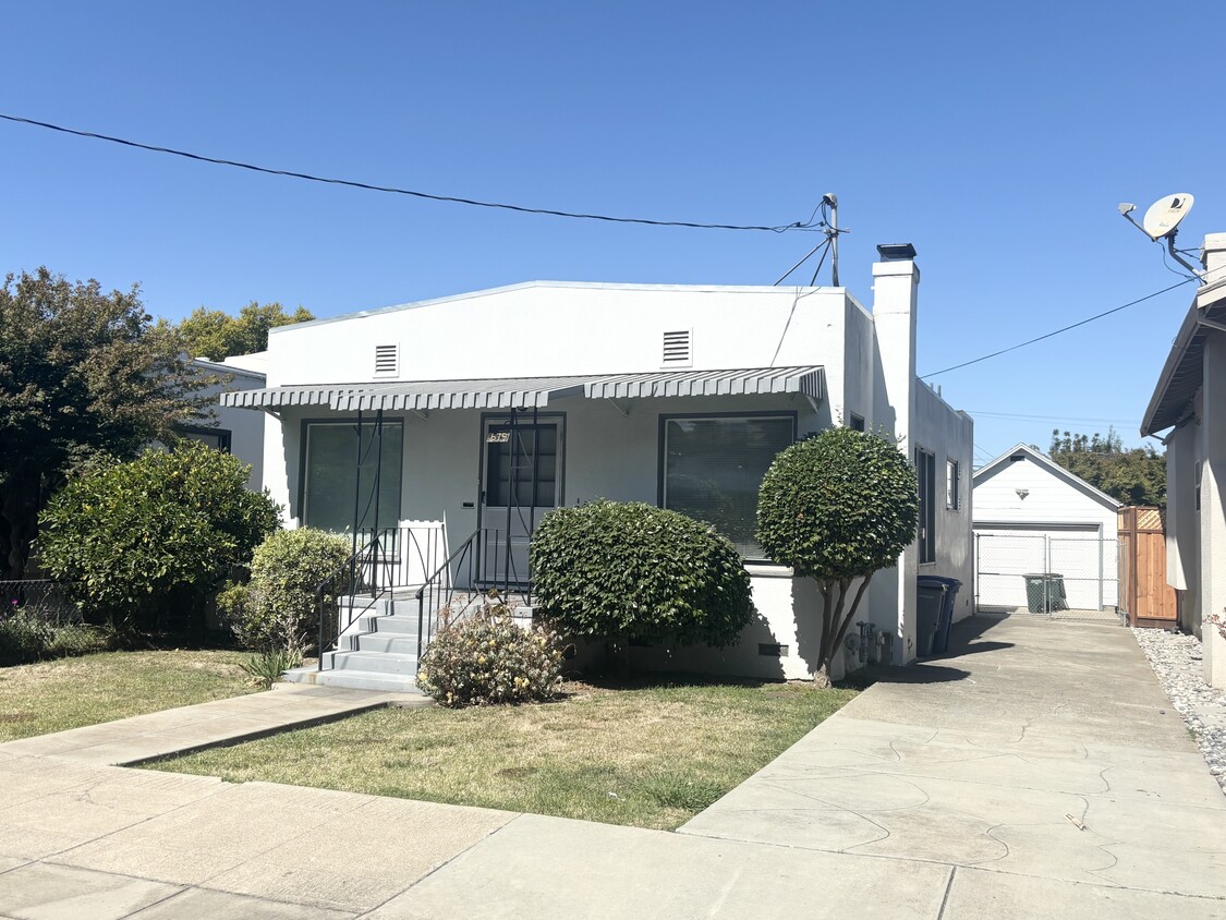 Foto principal - 679 St Mary Ave