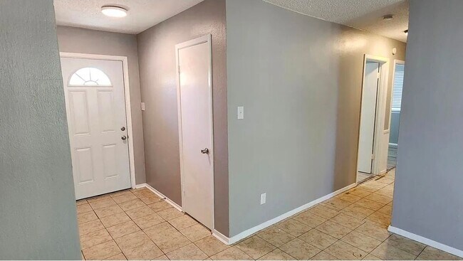 Building Photo - 822 Lakeview Ridge