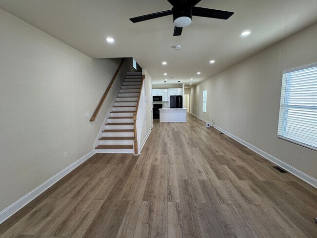 Foto del edificio - New 3 bed, 3.5 bath home across the Street from Meharry.  Modern upgraded kitchen and bathrooms. ...
