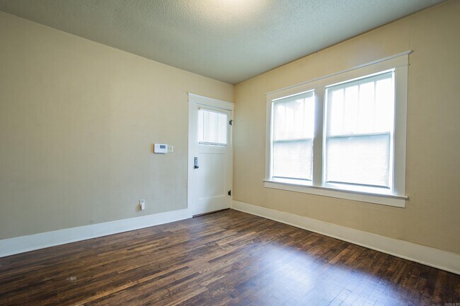 Building Photo - 120 Melrose Divide