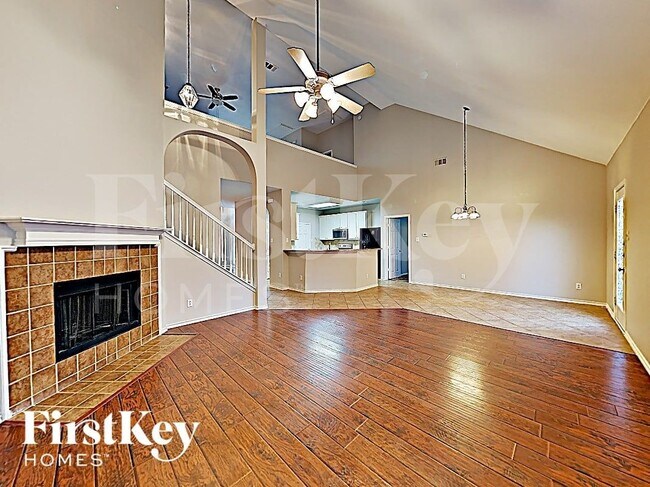 Foto del edificio - 10805 Middleglen Rd