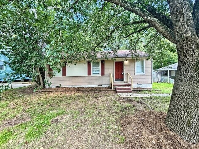 Building Photo - 3514 Hines St