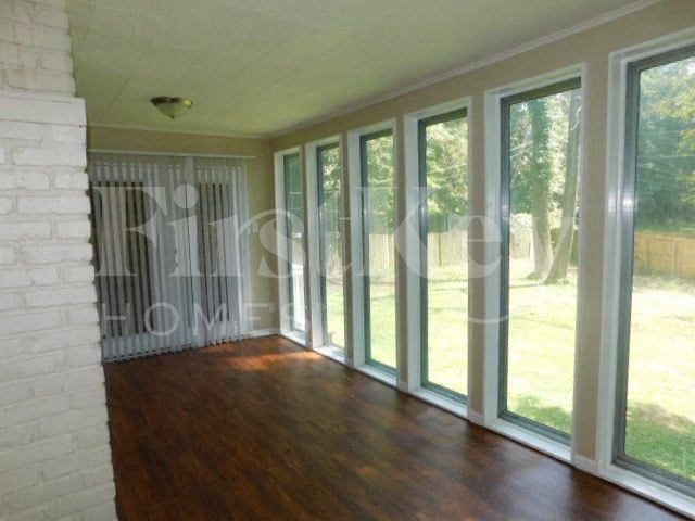Foto del edificio - 4523 Parkwood Rd