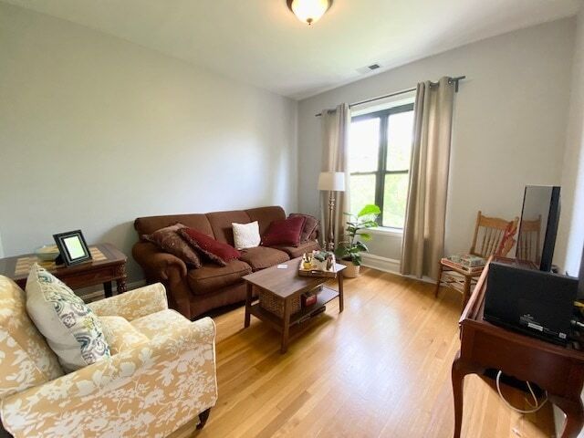 Foto del edificio - 1104 W Dickens Ave