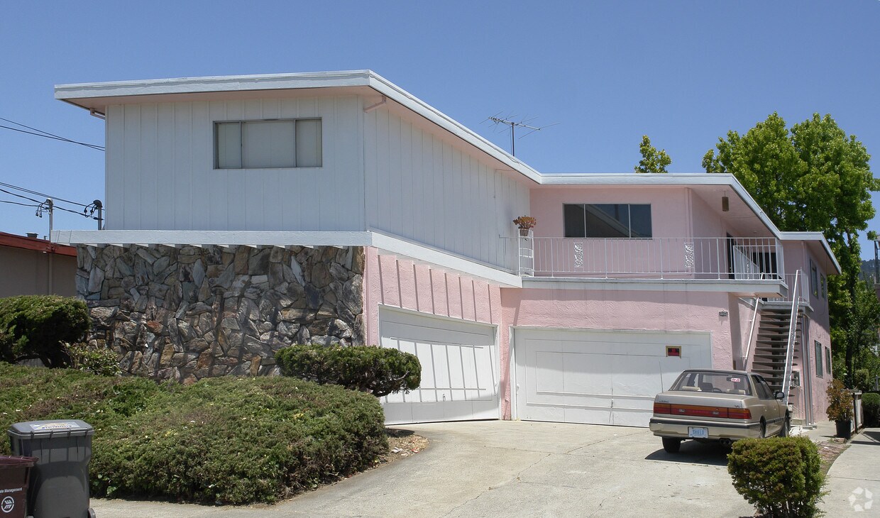 Foto principal - 3052 Florida St