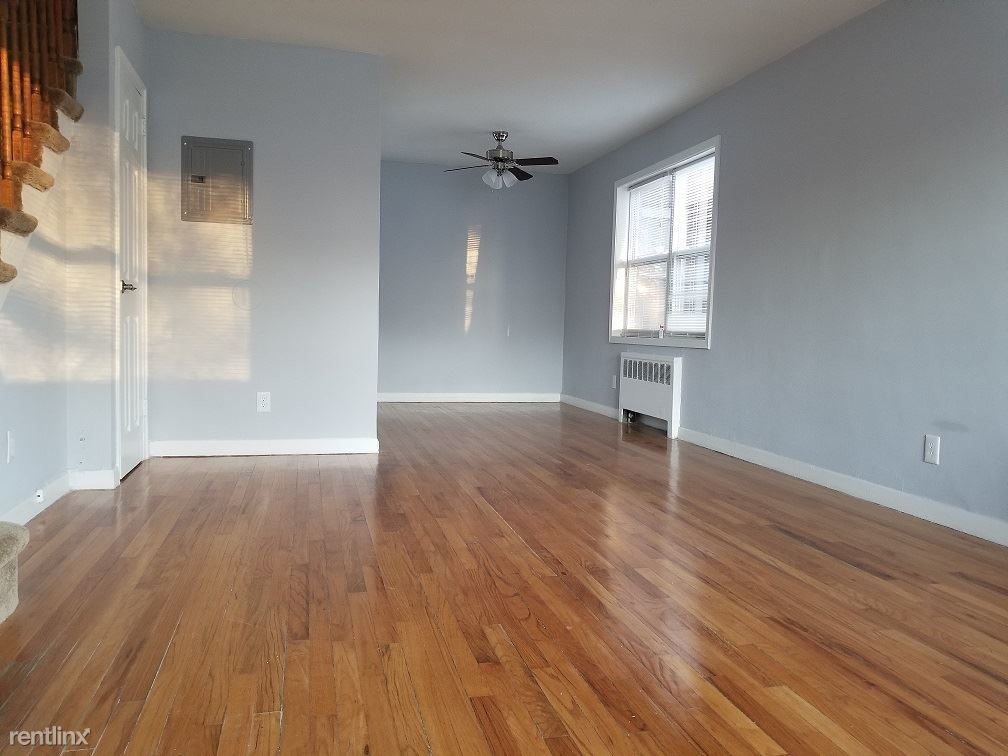 Primary Photo - 325 Sherman Ave