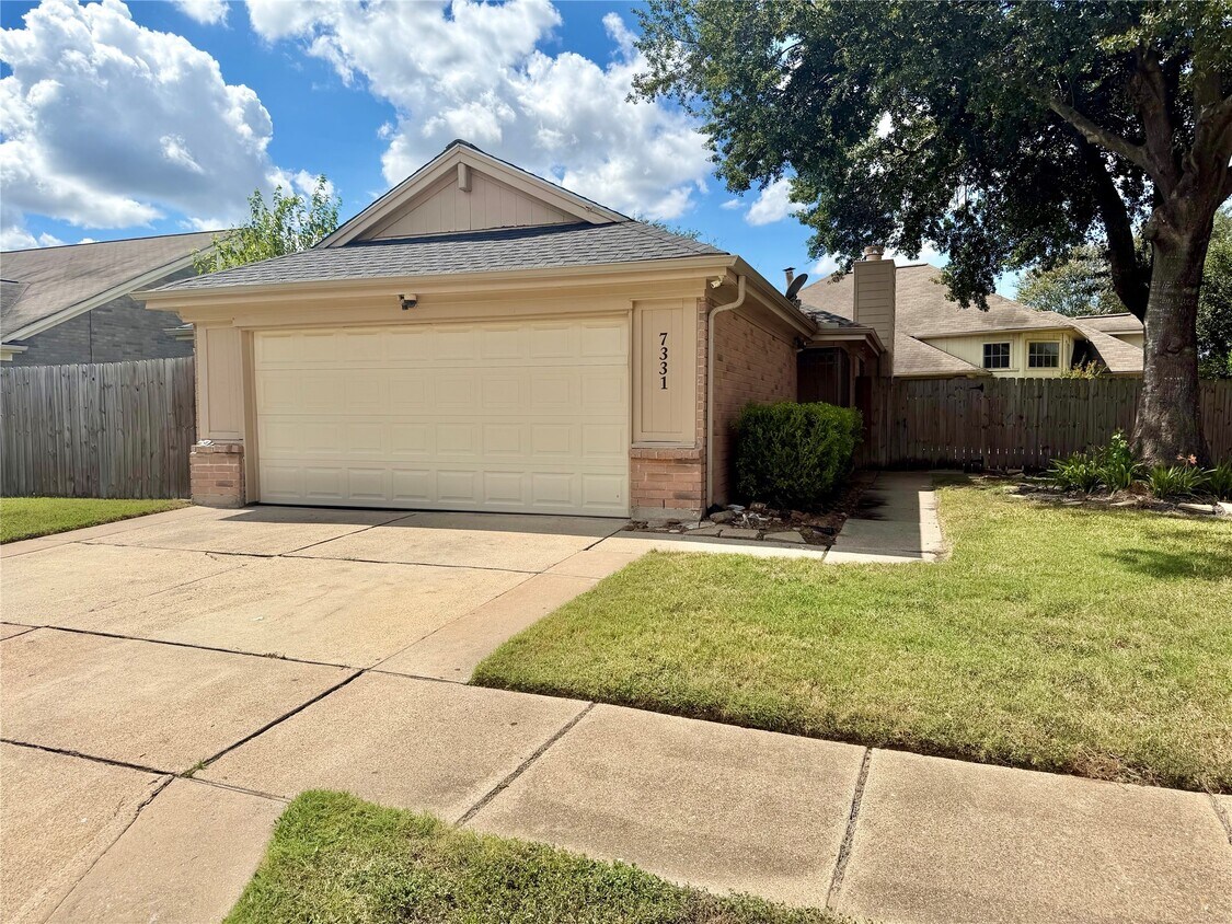Foto principal - 7331 Burkridge Dr