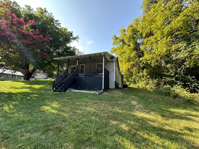 Building Photo - 6098 Blue Ridge Turnpike
