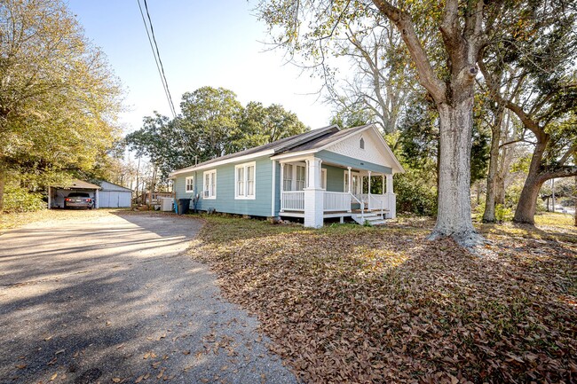 Foto del edificio - Cute 2 bedroom 1 bath Cottage in Pascagoula