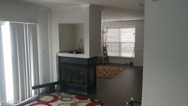 Building Photo - 2 br, 2.5 bath Condo - 2495 Angeline Dr