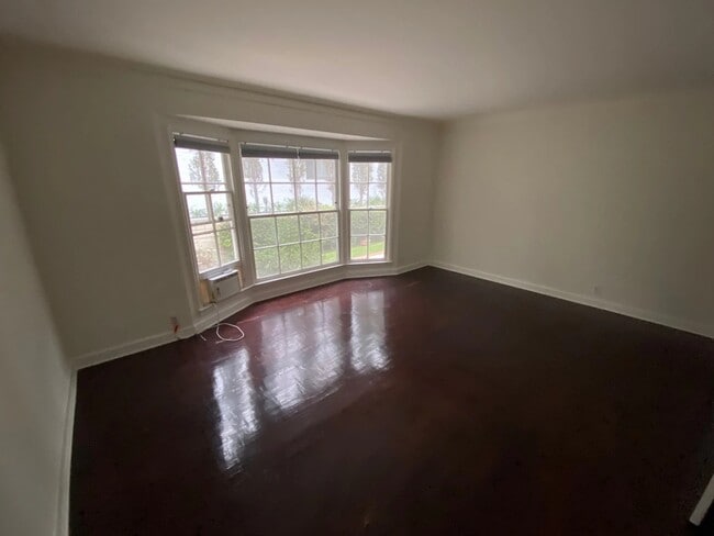 Foto del edificio - 346 N Palm Dr