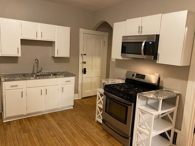 Building Photo - 3909 E Squire Ave