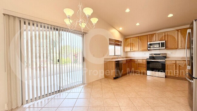 Building Photo - 4626 E Thorn Tree Dr