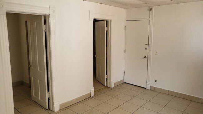 Building Photo - 451 W 27th St
