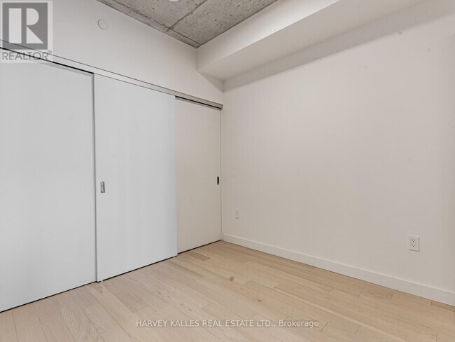 Photo du bâtiment - 1720 Bayview Ave