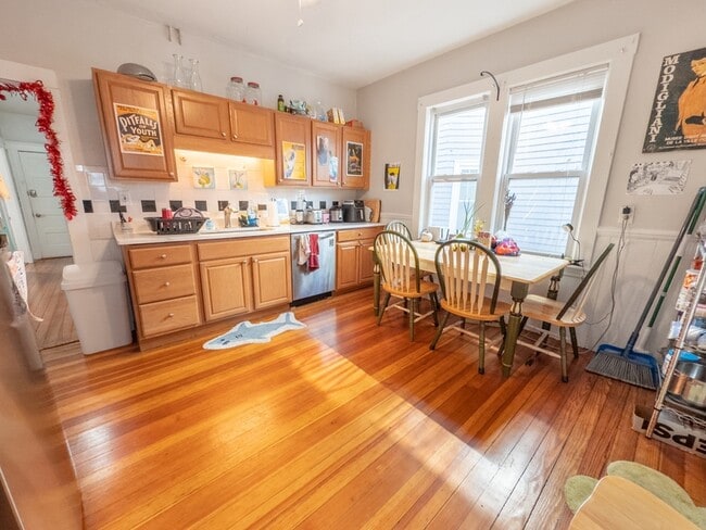 Photo - 70 Line St Apartment