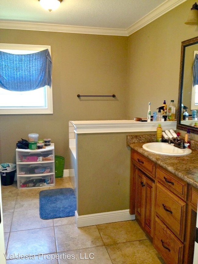 Building Photo - 4 br, 2 bath House - 7601 Caden Way