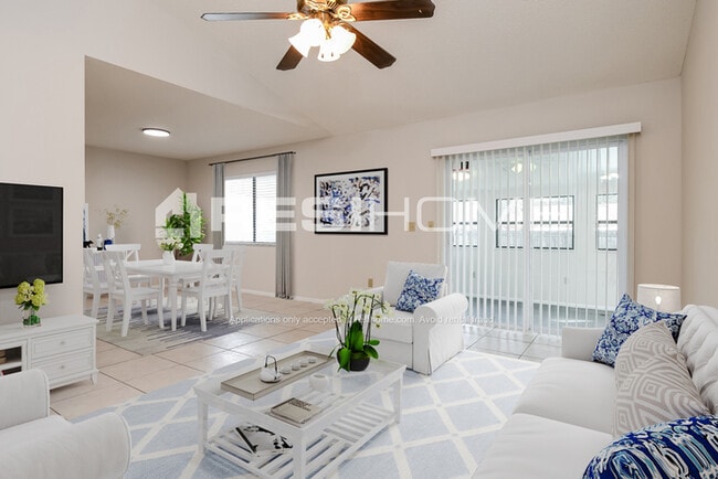 Foto del edificio - 5527 Long Lake Dr