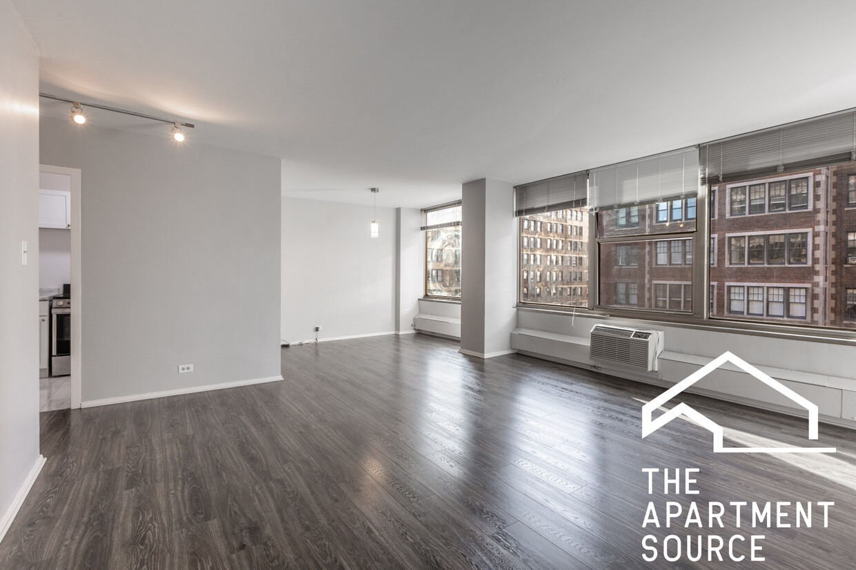 Primary Photo - 360 W Wellington Ave