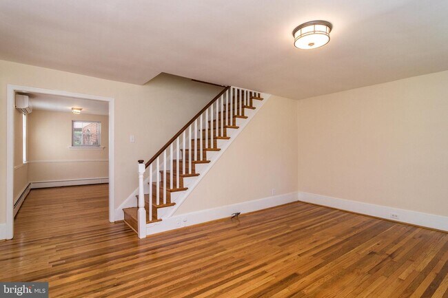Building Photo - 3318 Midvale Ave