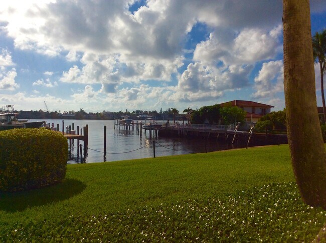 Building Photo - 103 Yacht Club Way