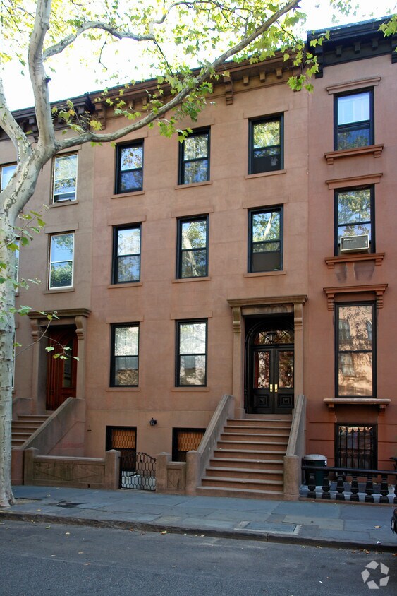 Primary Photo - 337 Clinton St