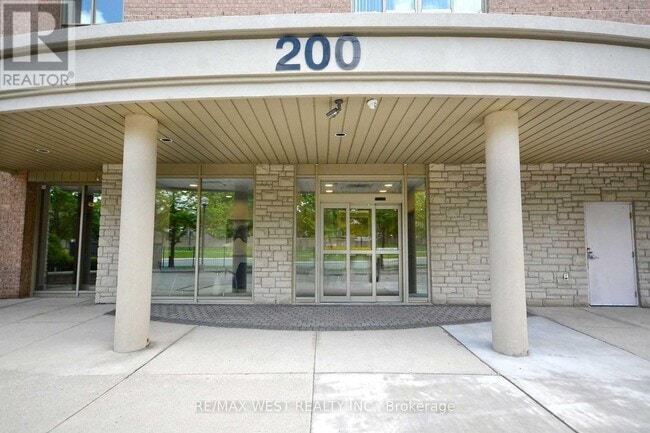 Building Photo - 200 Burnhamthorpe Rd E