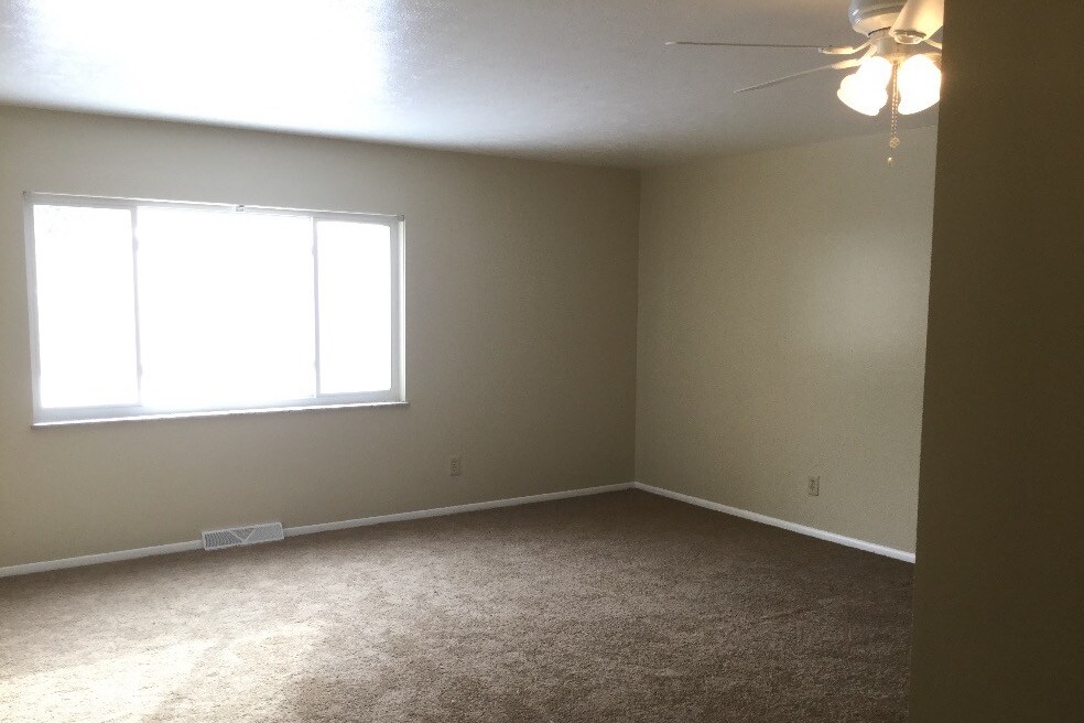 Foto principal - 903 S Green Rd