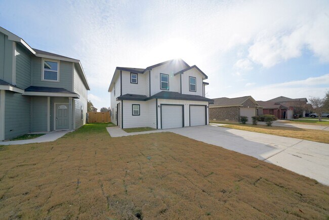 Foto del edificio - Brand New Duplex Rental Now Available in Converse, TX! Realtor Commission: $600