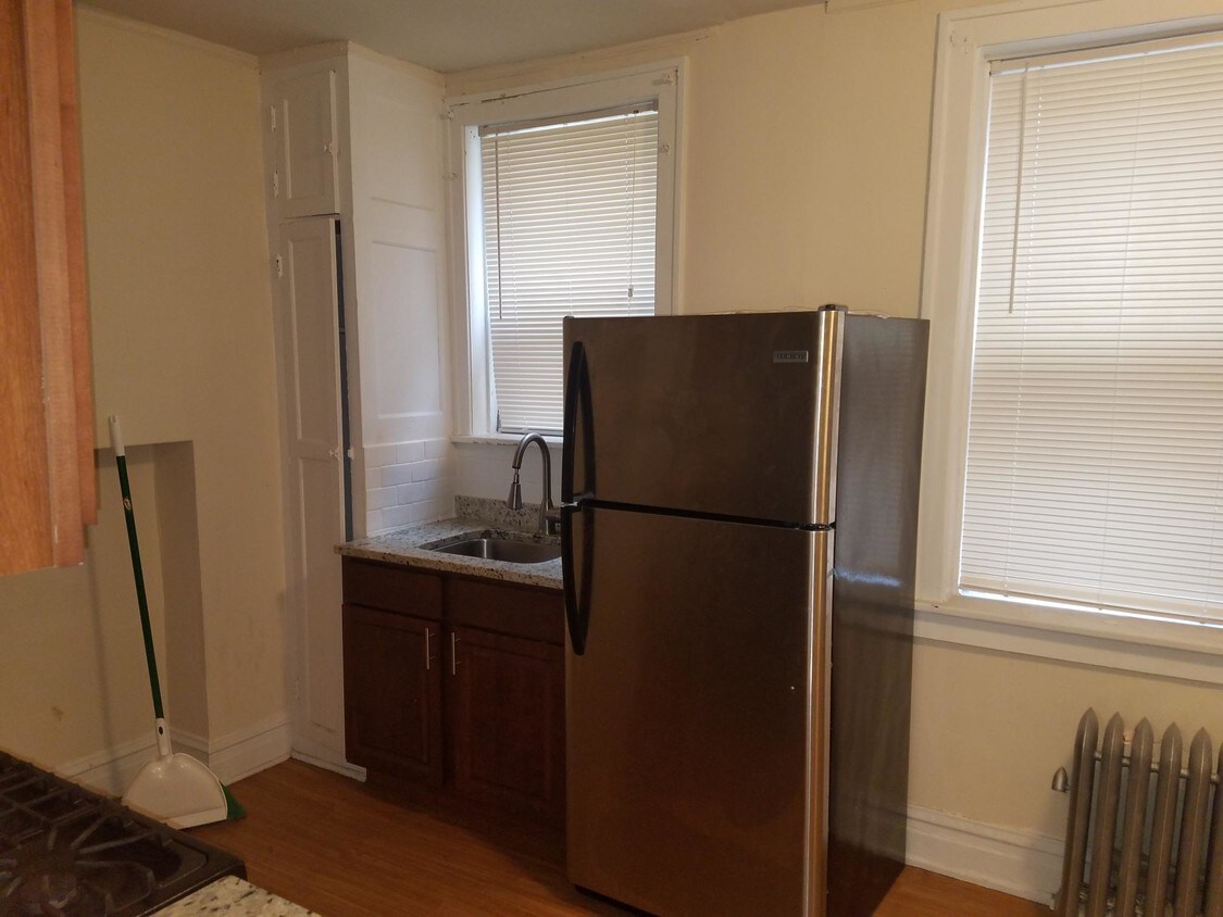 Foto principal - 5011 W Cermak Rd
