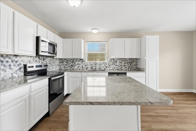 Building Photo - 9718 Treyburn Green Way