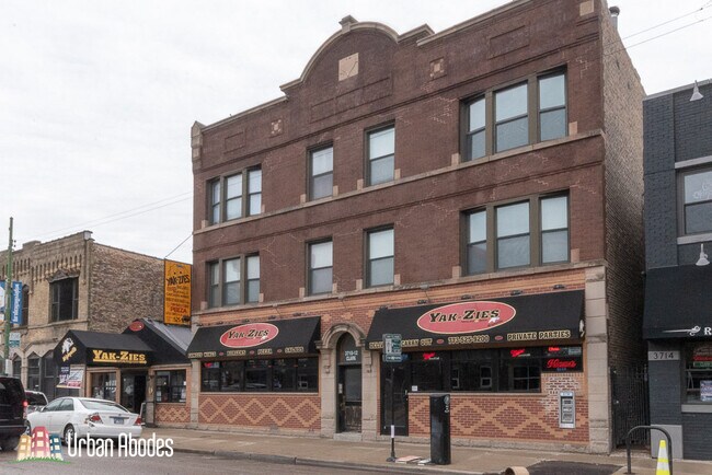 Building Photo - 3712 N Clark St