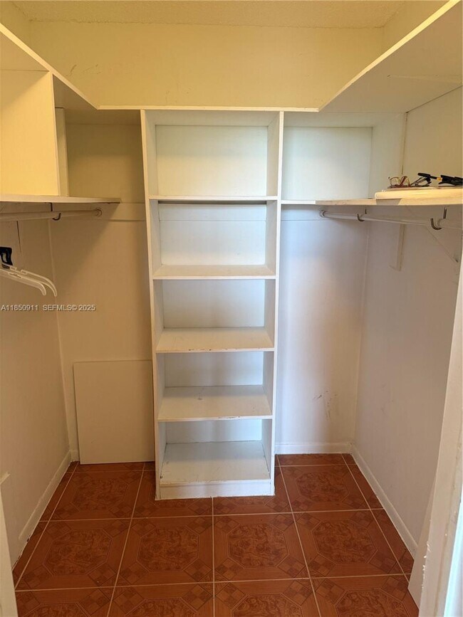 Foto del edificio - 3001 NW 48th Ave