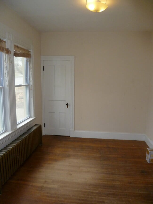 Building Photo - 129 Grandview St