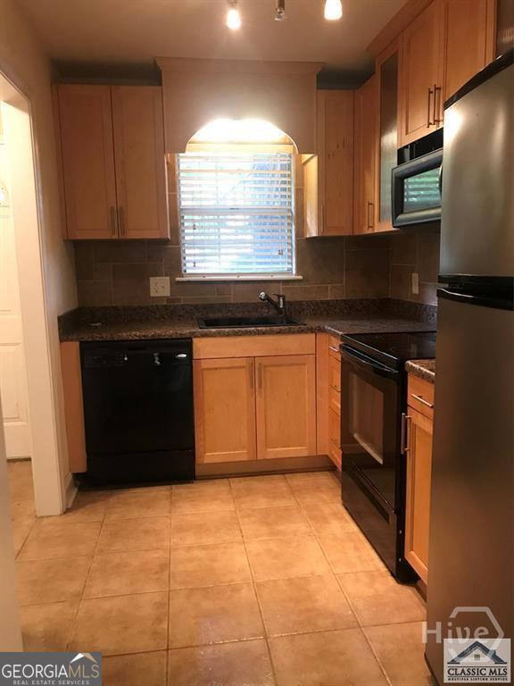 Building Photo - 1055 Baxter St