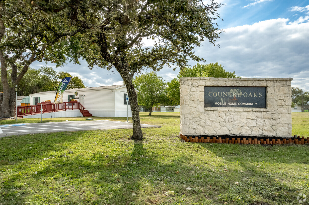 Primary Photo - Country Oaks