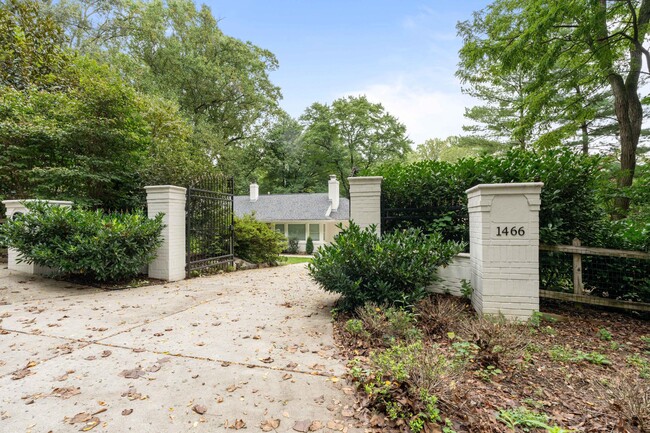 Building Photo - 1466 Kirby Rd