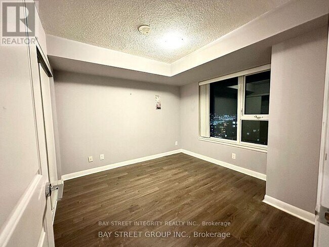 Photo du bâtiment - 190 Borough Dr