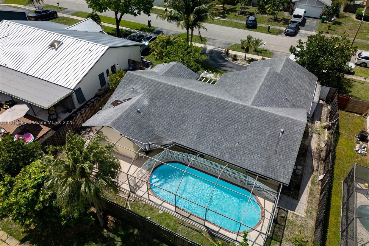 Primary Photo - 8521 NW 53rd St