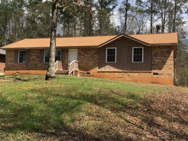 Primary Photo - NICE BRICK HOME / FENCED BACK YARD!