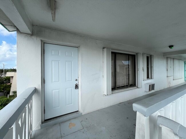 Building Photo - 131 Shore Ct