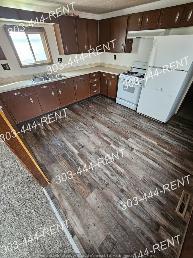 Building Photo - Must See! Will Go Fast!  Log Lane Village 3 bedroom & 1.5 bathroom