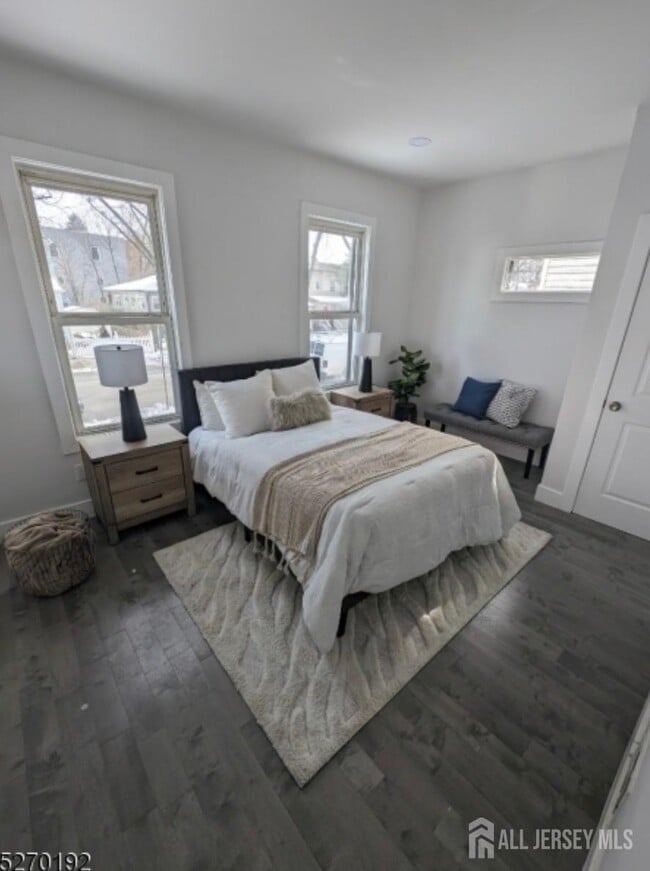 21 Oak St, East Orange, NJ 07018 Room for Rent in East Orange, NJ